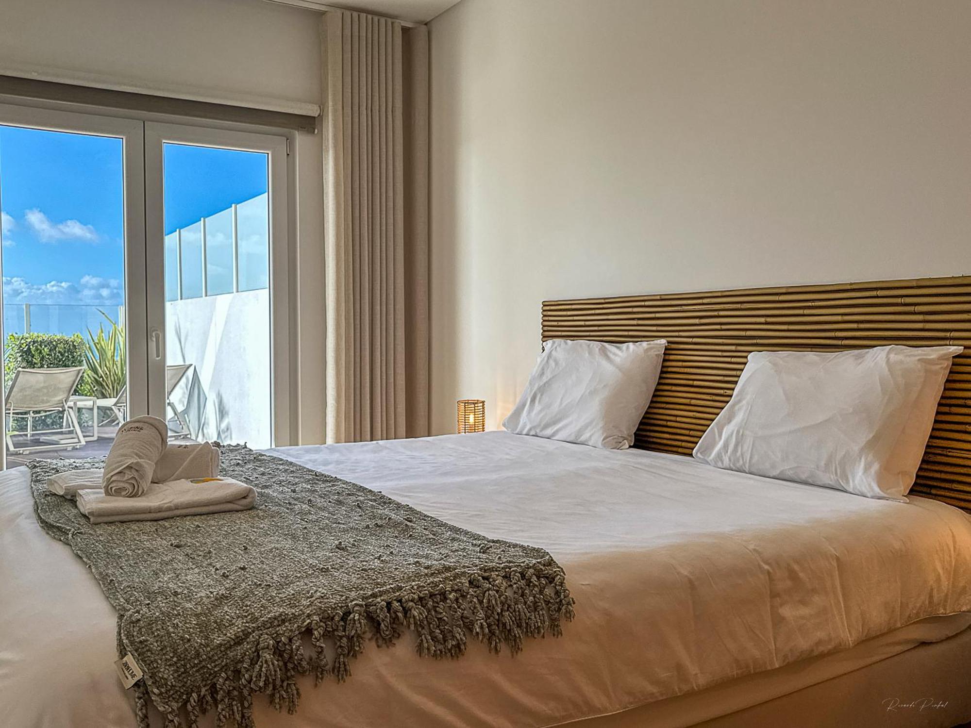 Hotel Vibing & Liming Ericeira Esterno foto